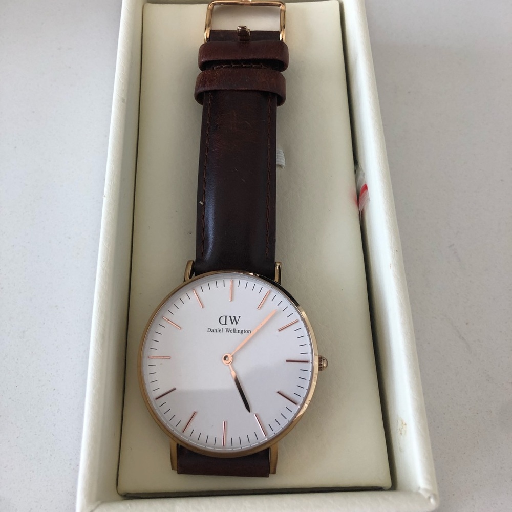 Daniel Wellingtown Watch and Gold Braclet
